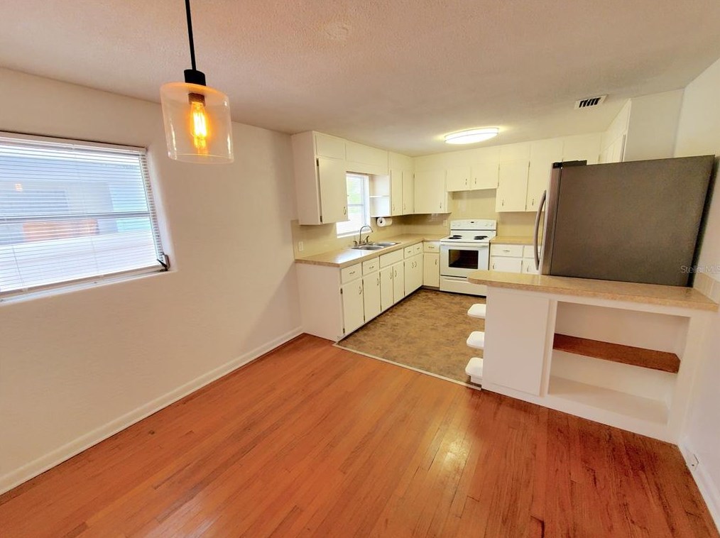 114 Bay St, New Smyrna FL 32168-8104 exterior