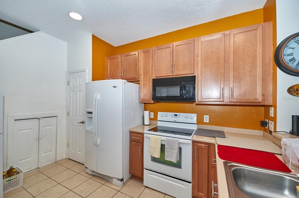 5104 Dominica Dr, Kissimmee FL  34746-5598 exterior