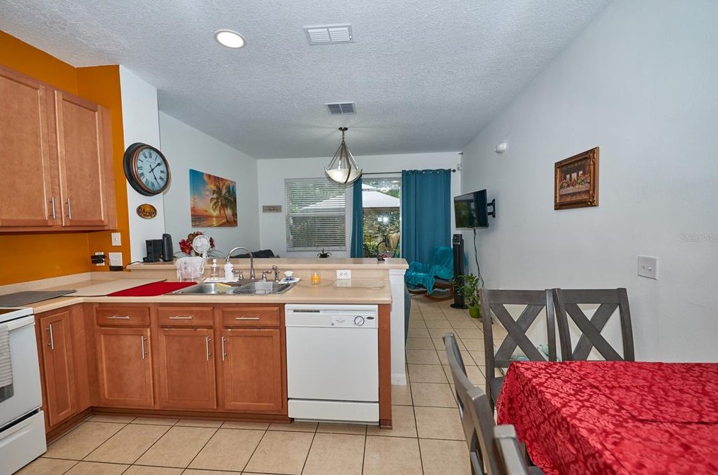 5104 Dominica Dr, Kissimmee FL  34746-5598 exterior