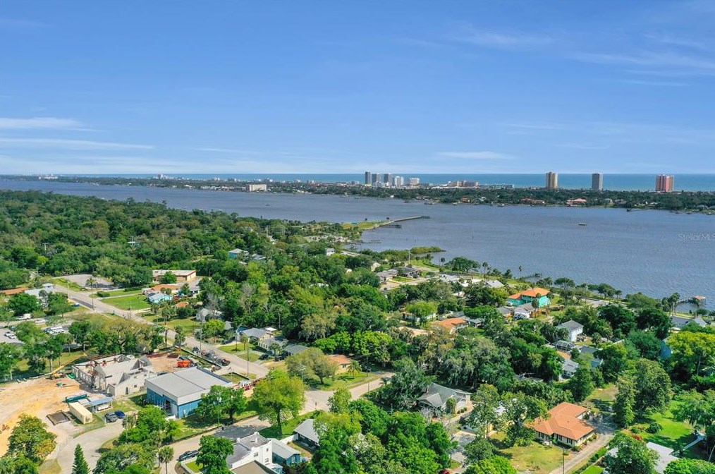 944 Daytona Ave, Daytona Beach FL 32117-3725 exterior