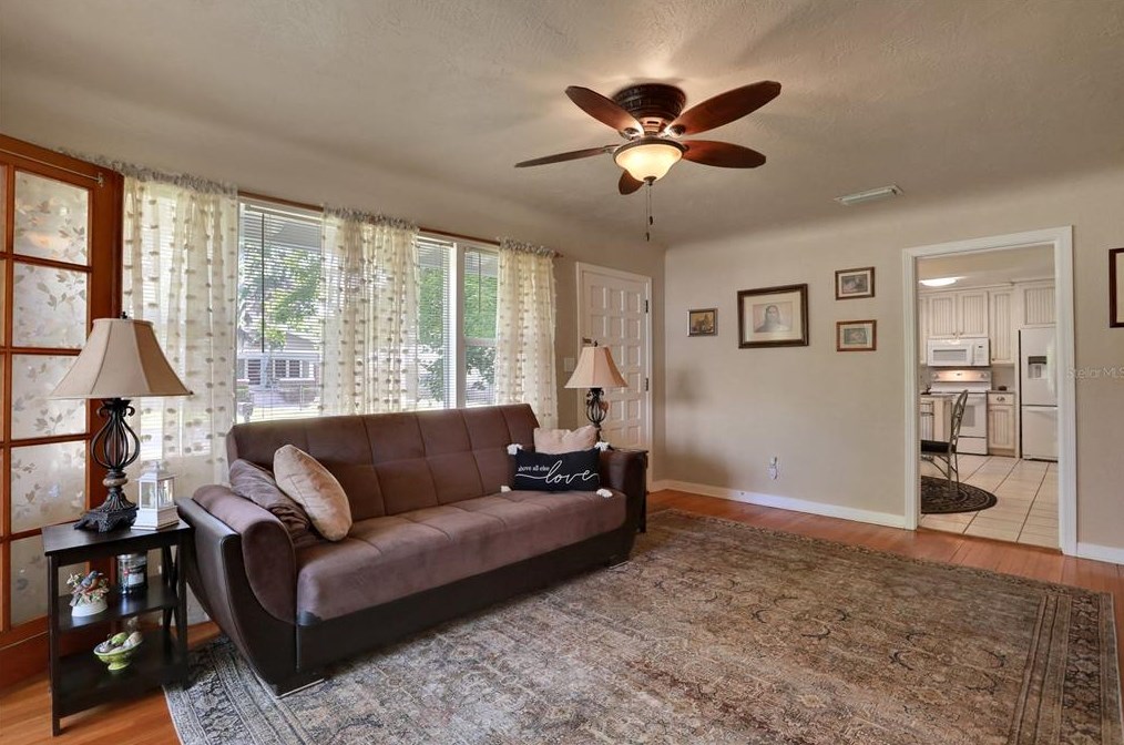 944 Daytona Ave, Daytona Beach FL 32117-3725 exterior