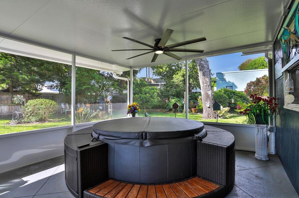 944 Daytona Ave, Daytona Beach FL 32117-3725 exterior