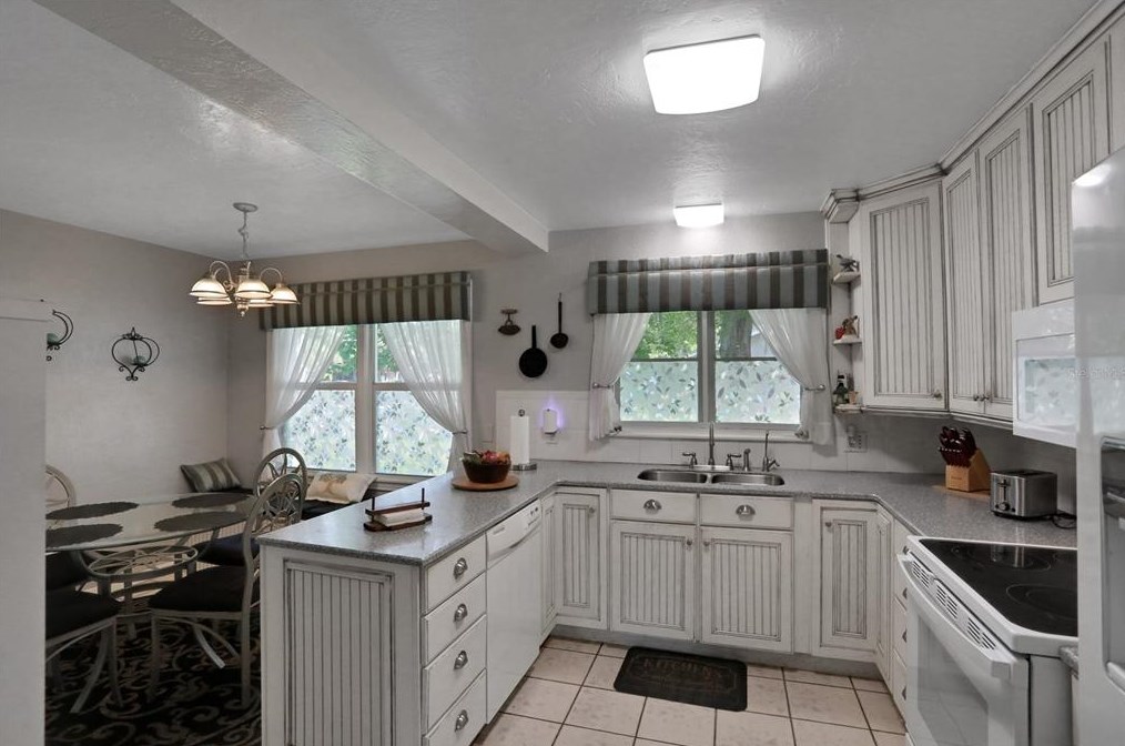 944 Daytona Ave, Daytona Beach FL 32117-3725 exterior