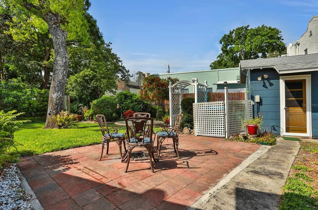 944 Daytona Ave, Daytona Beach FL 32117-3725 exterior