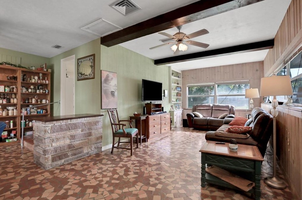 944 Daytona Ave, Daytona Beach FL 32117-3725 exterior