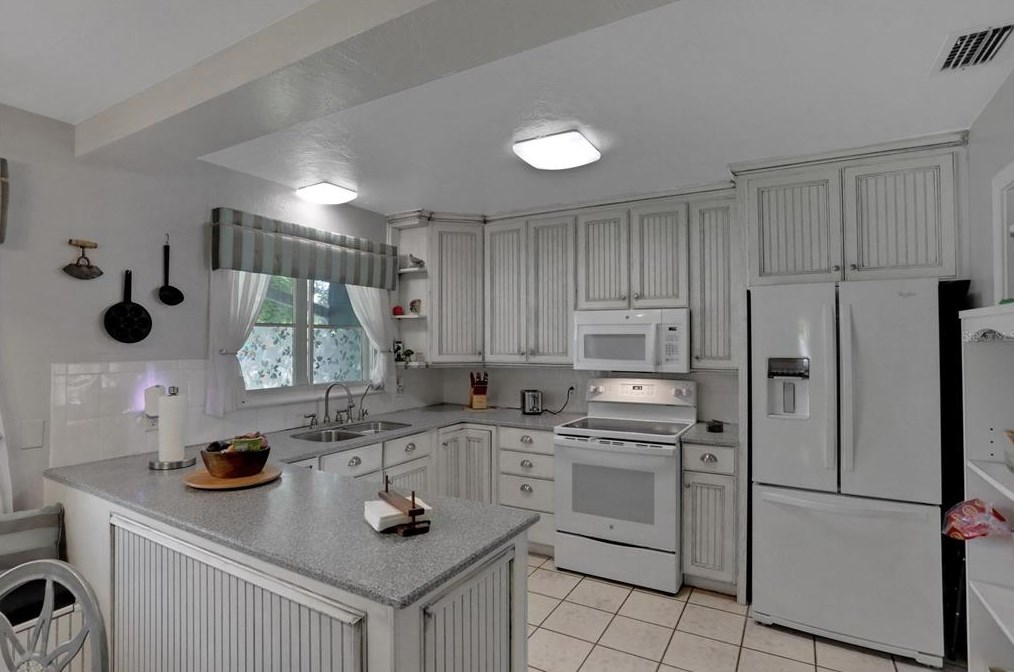 944 Daytona Ave, Daytona Beach FL 32117-3725 exterior