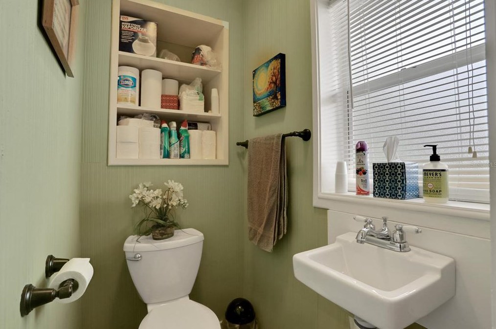 944 Daytona Ave, Daytona Beach FL 32117-3725 exterior