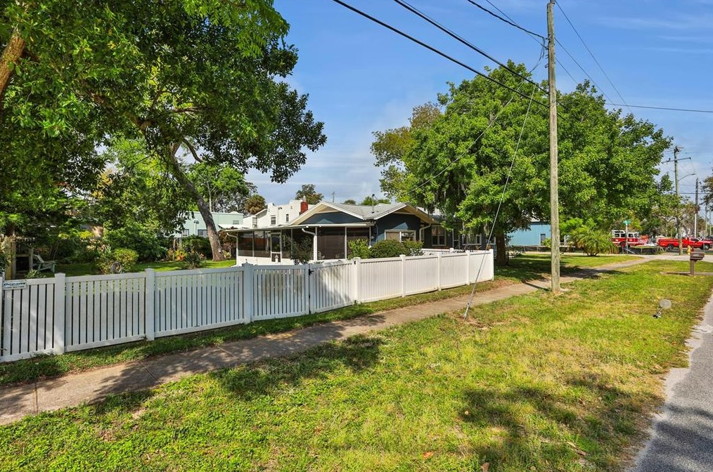 944 Daytona Ave, Daytona Beach FL 32117-3725 exterior
