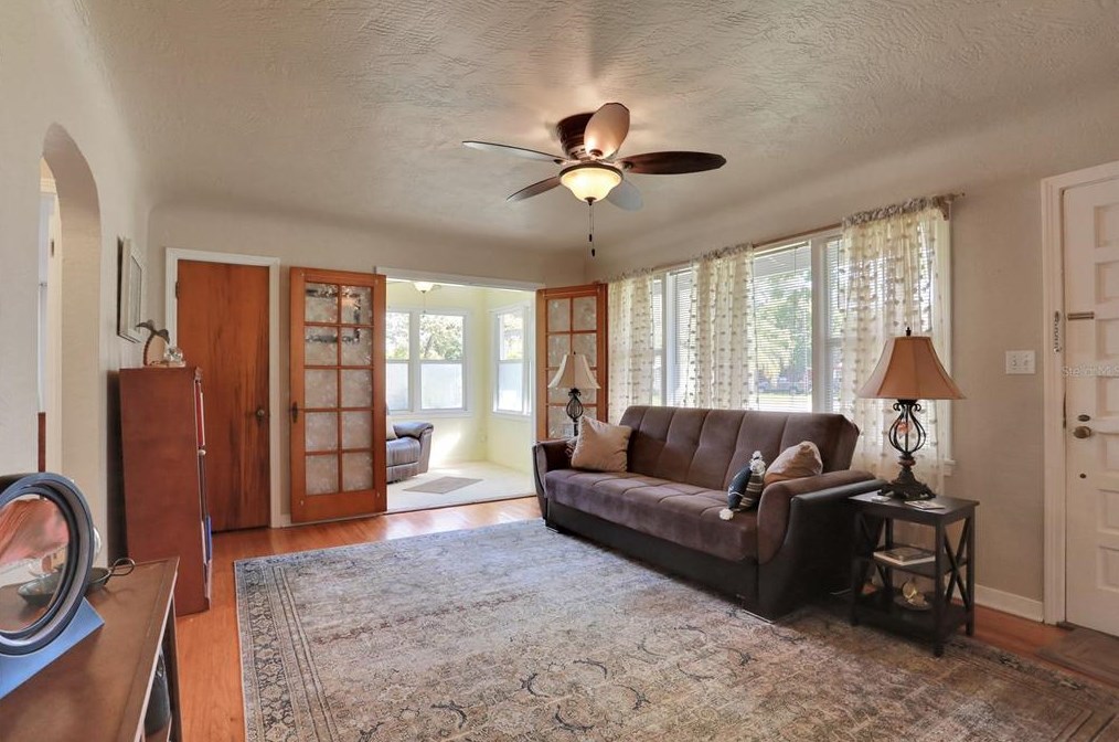 944 Daytona Ave, Daytona Beach FL 32117-3725 exterior