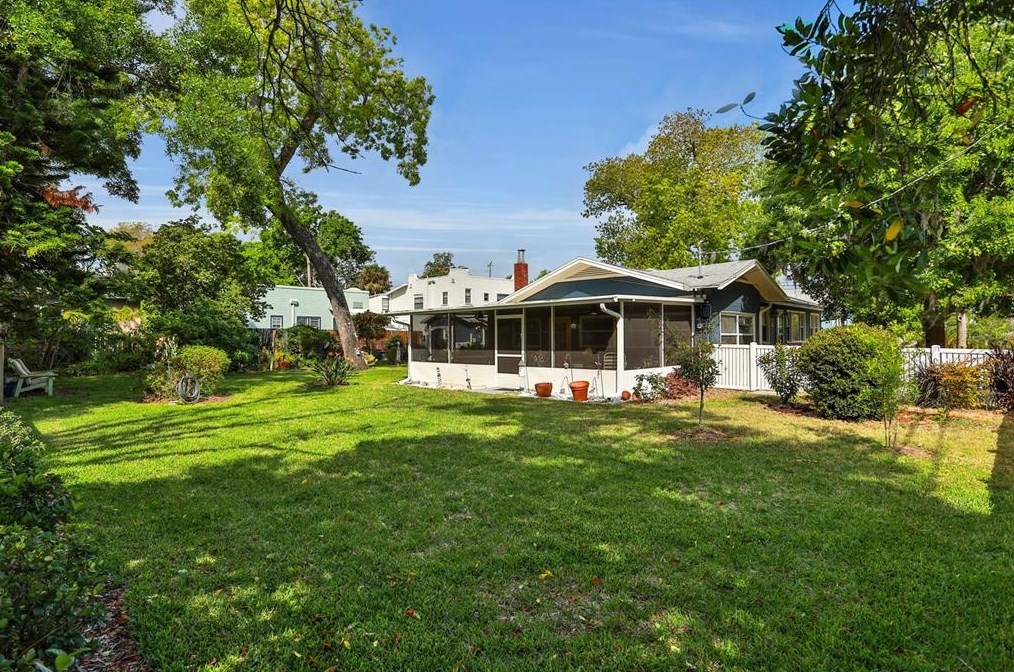 944 Daytona Ave, Daytona Beach FL 32117-3725 exterior