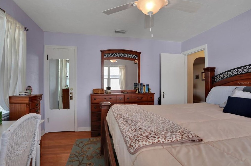 944 Daytona Ave, Daytona Beach FL 32117-3725 exterior