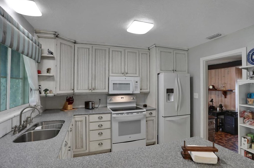 944 Daytona Ave, Daytona Beach FL 32117-3725 exterior