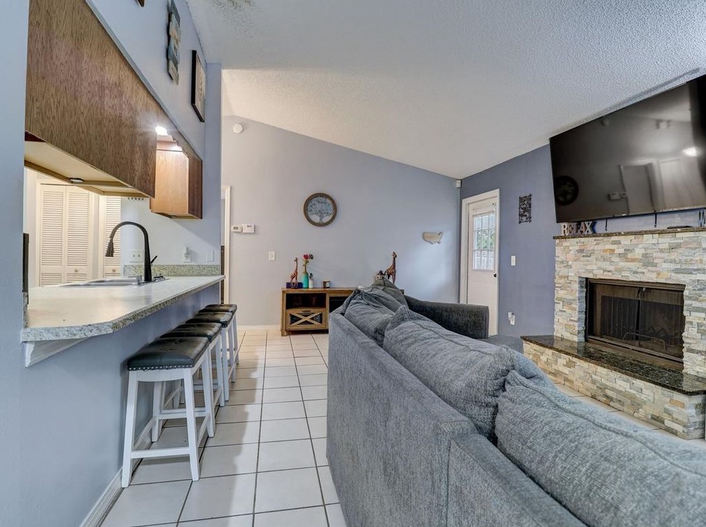 483 Oslo Dr, Deltona FL  32725-8283 exterior