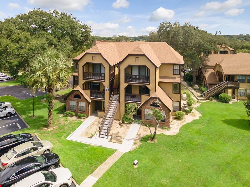 390 Lake Placid Ct, Altamonte Springs FL  32701-5857 exterior