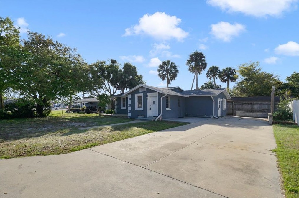 5310 S Ridgewood Ave #3, Daytona Beach, FL 32127