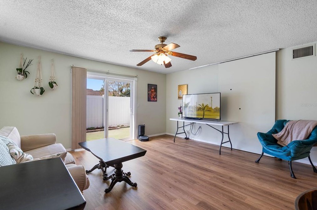 205 Dorchester Sq, Lake Mary FL  32746-4216 exterior