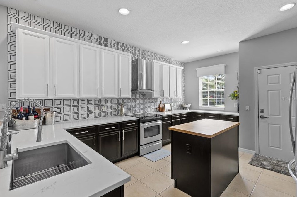 566 Hiawatha Palm Pl, Apopka FL  32712-3314 exterior