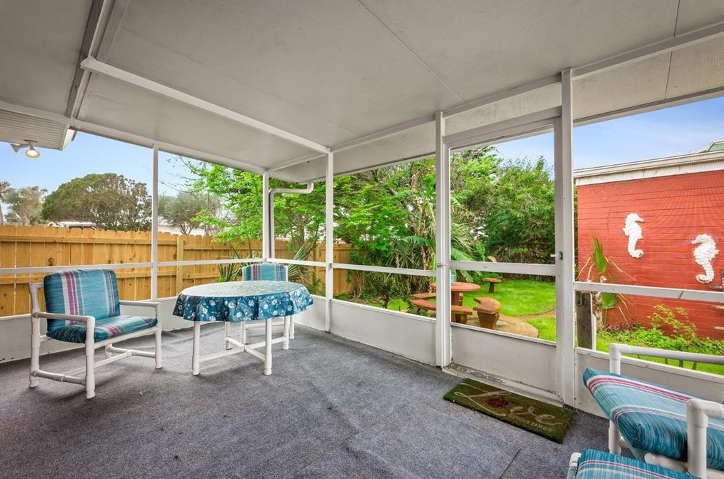 441 Seaview Ave, Daytona Beach FL  32118-3431 exterior