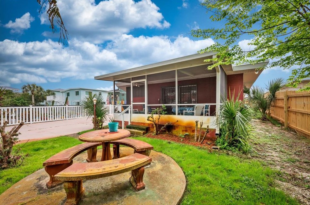 441 Seaview Ave, Daytona Beach FL  32118-3431 exterior