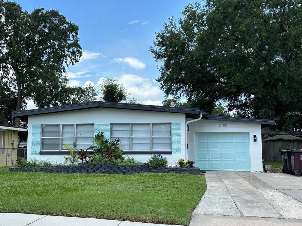 2100 Pine Bluff Ave, Orlando, FL 32806-4157