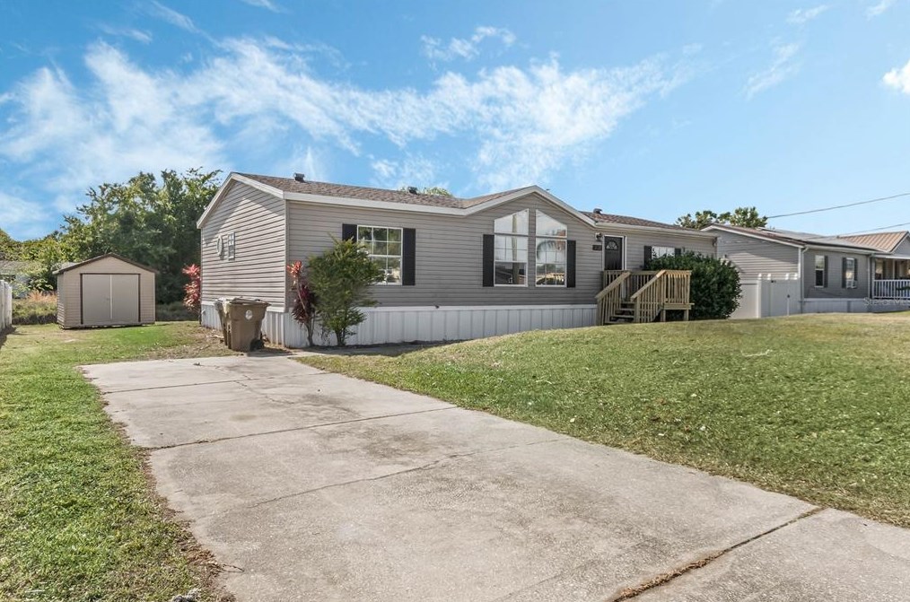 3725 Silver Lake Dr, Kissimmee, FL 34744-9470