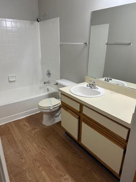 249 Afton Sq, Altamonte Springs FL  32714-3831 exterior