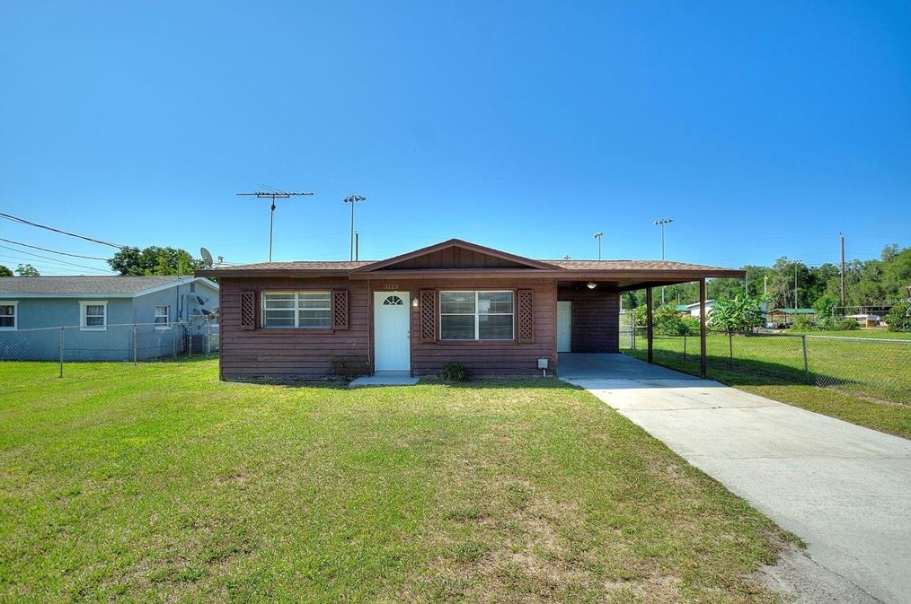 3125 Strawberry Ln, Lakeland, FL 33801-9233