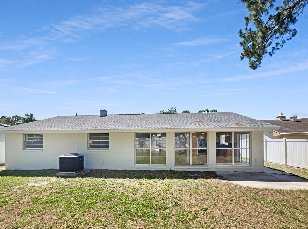 7513 Armand Cir, Tampa FL 33634-2901 exterior