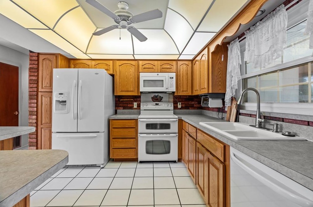 526 Parkwood Ct, Altamonte Springs FL 32714 exterior