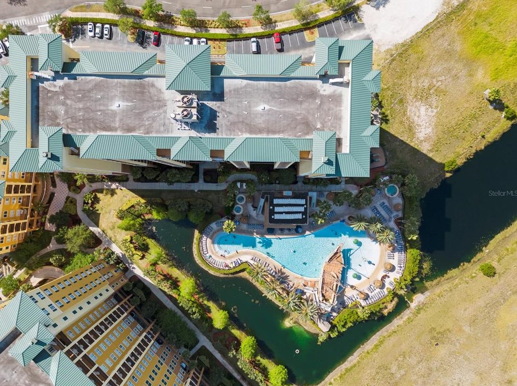 8101 Resort Village Dr, Orlando FL  31412-5616 exterior