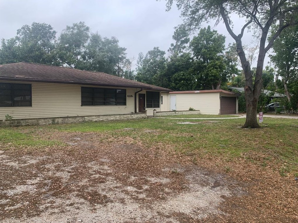 4228 Midland Rd, Sarasota, FL 34231-6527