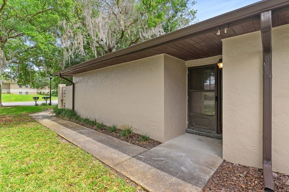 2288 Firestone Pl, Winter Haven, FL 33884-1267