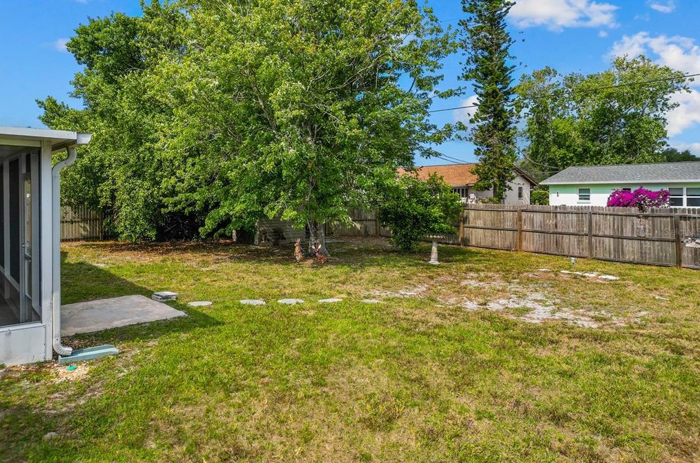 812 Yellowbird Ave, Deltona FL  32725-7425 exterior