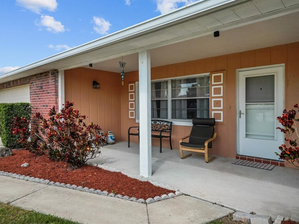 812 Yellowbird Ave, Deltona FL  32725-7425 exterior