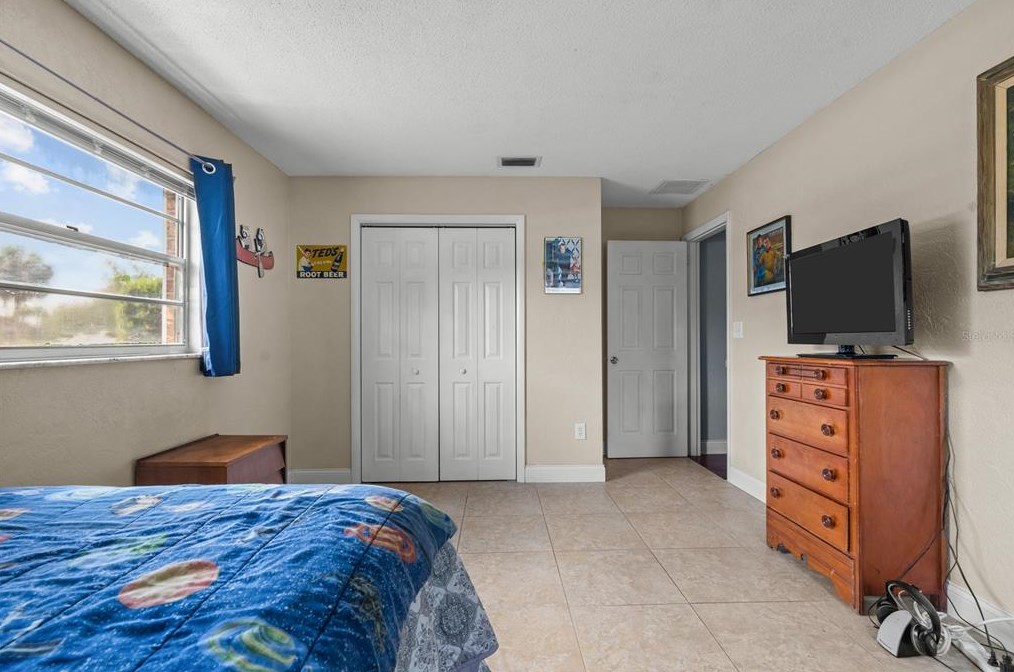812 Yellowbird Ave, Deltona FL  32725-7425 exterior