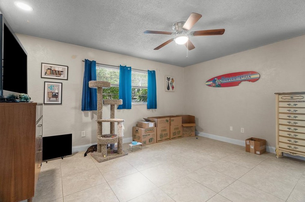 812 Yellowbird Ave, Deltona FL  32725-7425 exterior