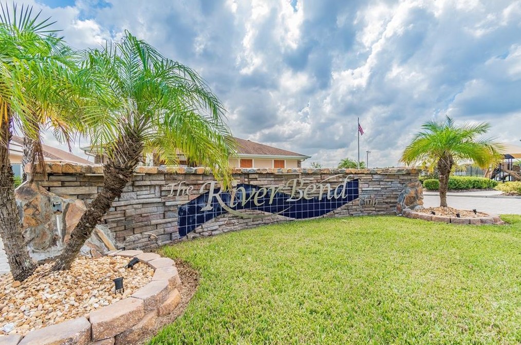 2107 Colville Chase Dr, Ruskin FL  33570-6306 exterior