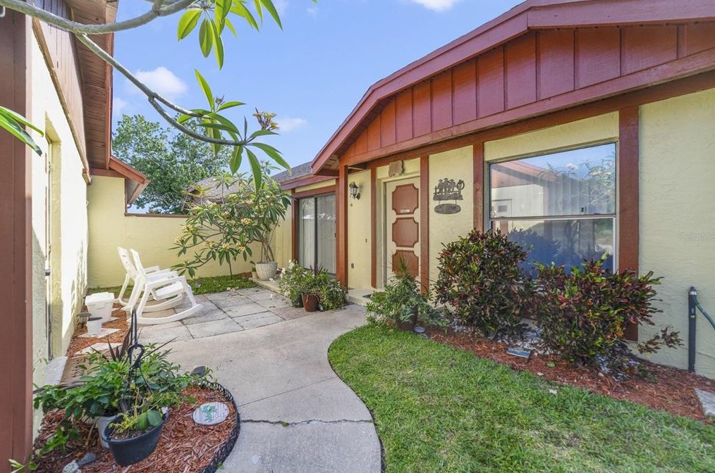 1405 Easton St, Orlando, FL 32825-5293