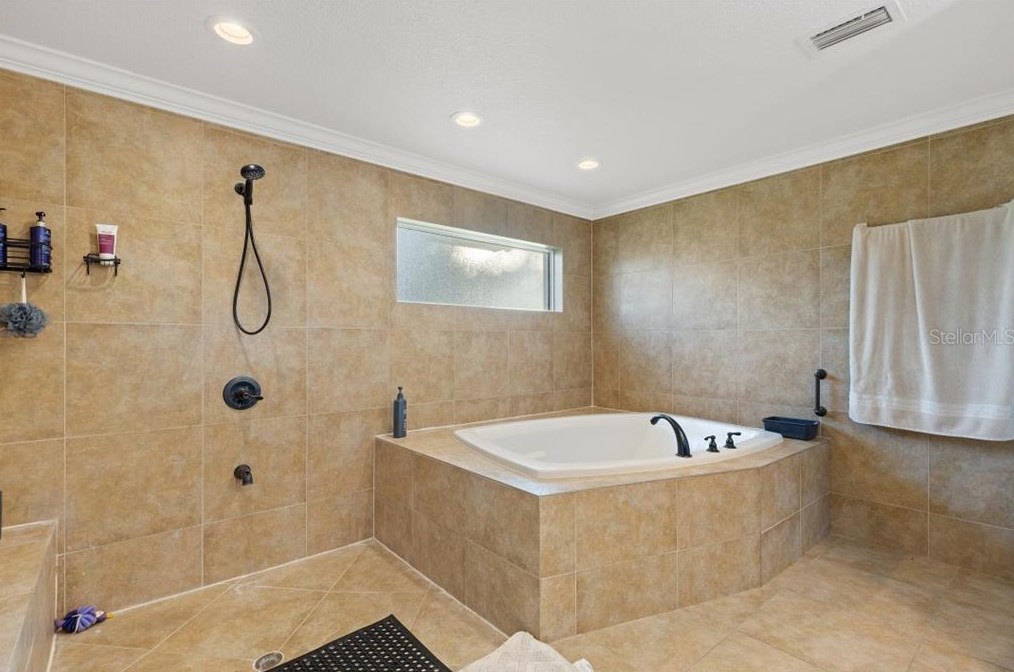 3001 E Lake Hartridge Dr, Winter Haven, FL 33881