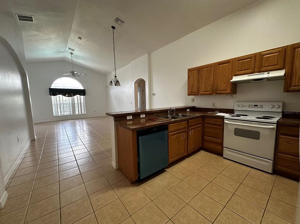 4795 Cumbrian Lakes Dr, Kissimmee, FL 34746-6729
