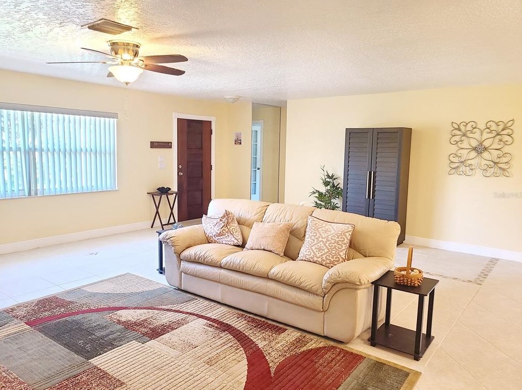 42 Lantana Dr, De Bary FL  32713-2449 exterior