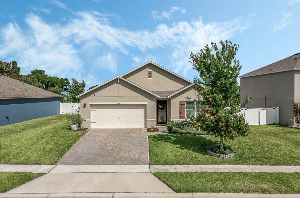 3345 Landing Vw, Tavares, FL 32778