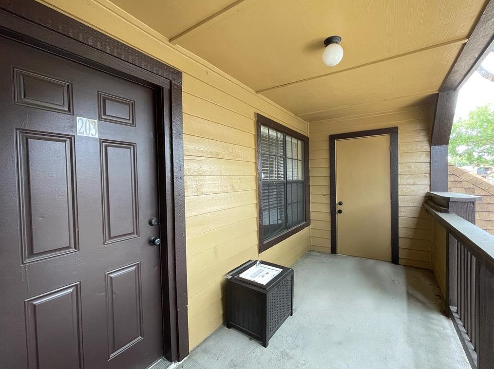 390 Woodside Dr #203, Altamonte Springs, FL 32701