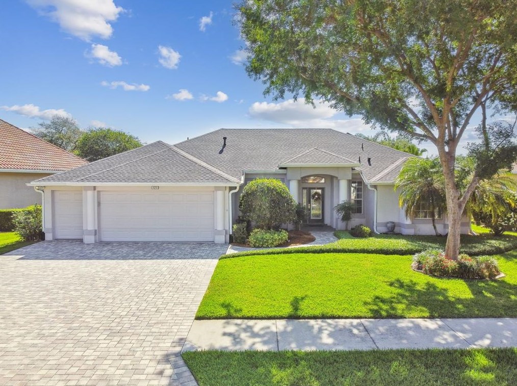 121 Hallstrom Ct, De Bary, FL 32713