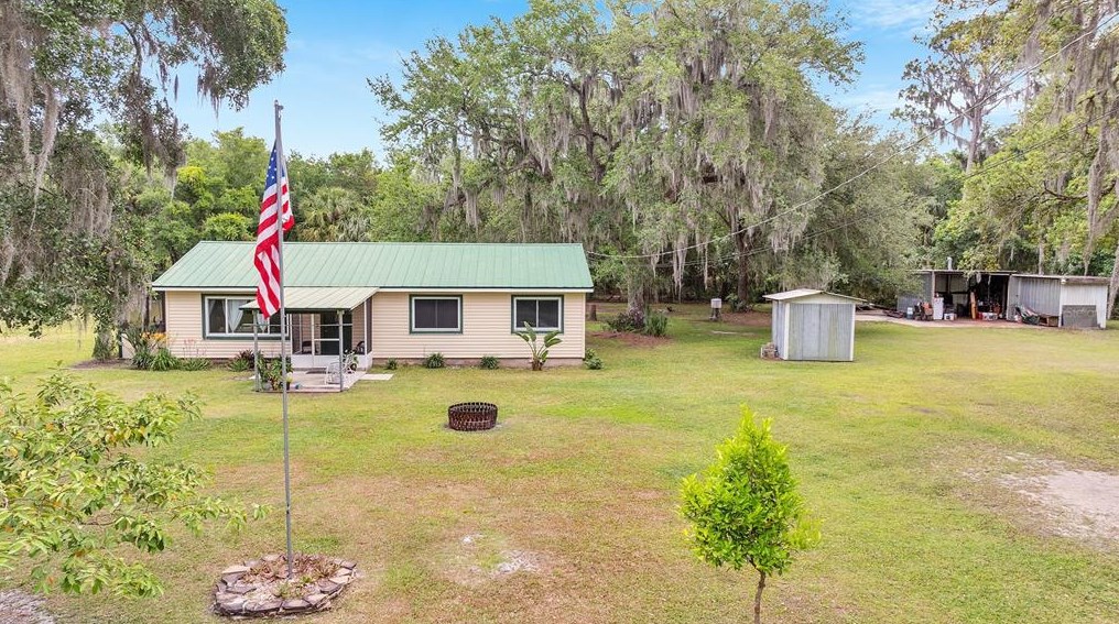 1551 Swamp Ln, Geneva, FL 32732