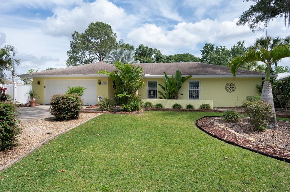 1728 Lagoon Ct, Lakeland, FL 33803-4270