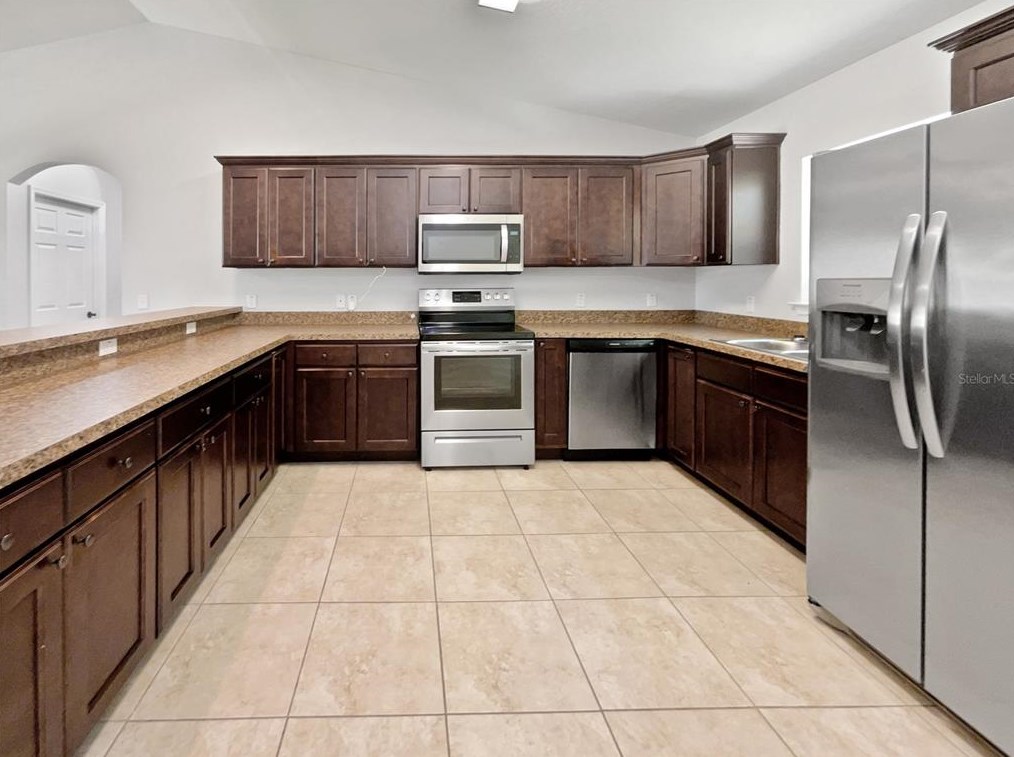 48 Dogwood Drive Cir, Ocala, FL 34472-2850