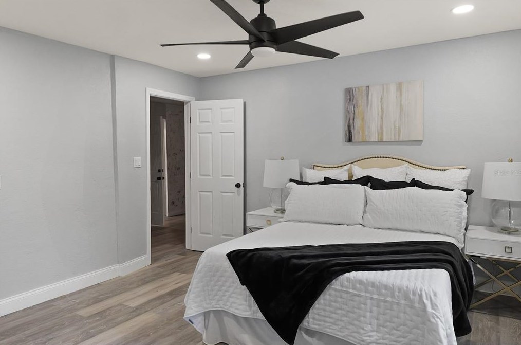 852 Pinewood St, Daytona Beach FL  32117-4574 exterior