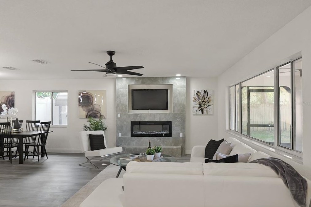 852 Pinewood St, Daytona Beach FL  32117-4574 exterior