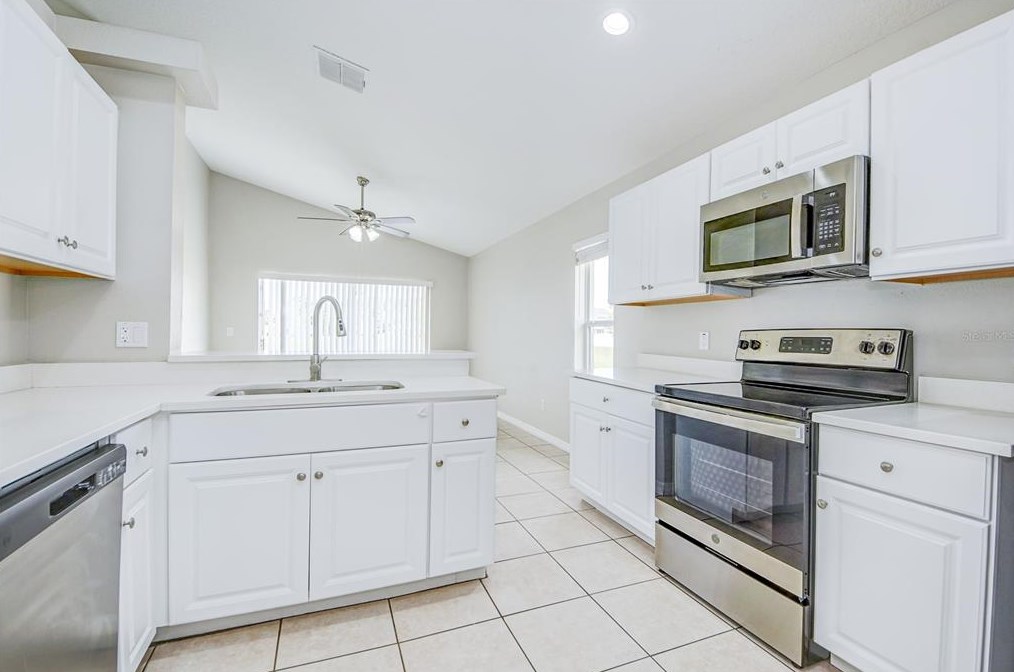 2304 Walnut Canyon Dr, Kissimmee FL  34758-1720 exterior